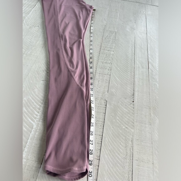 Athleta Women’s Barre Rib Tight Powervita in Sugarplum
Mauve size LP - Picture 6 of 9